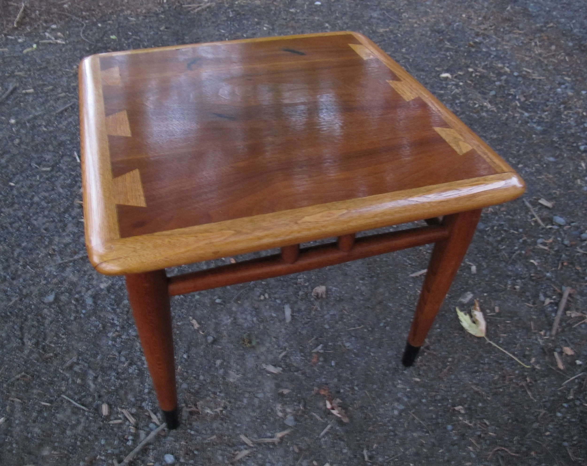 LANE ACCLAIM MID CENTURY SQUARE SIDE TABLE