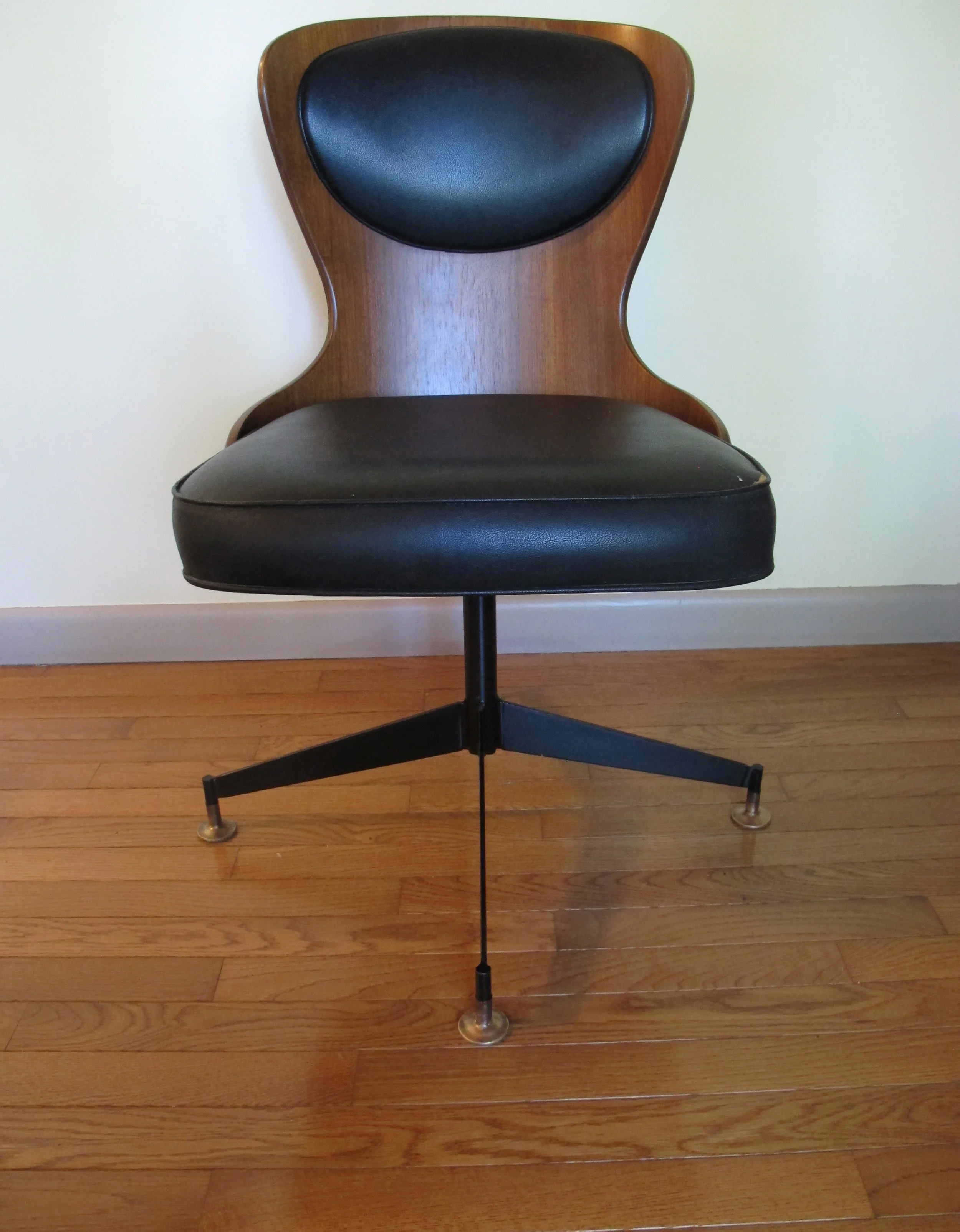 MID CENTURY SWIVEL CHAIR ATTRIBUTED TO GEORGE MULTIUSER FOR PLYCRAFT