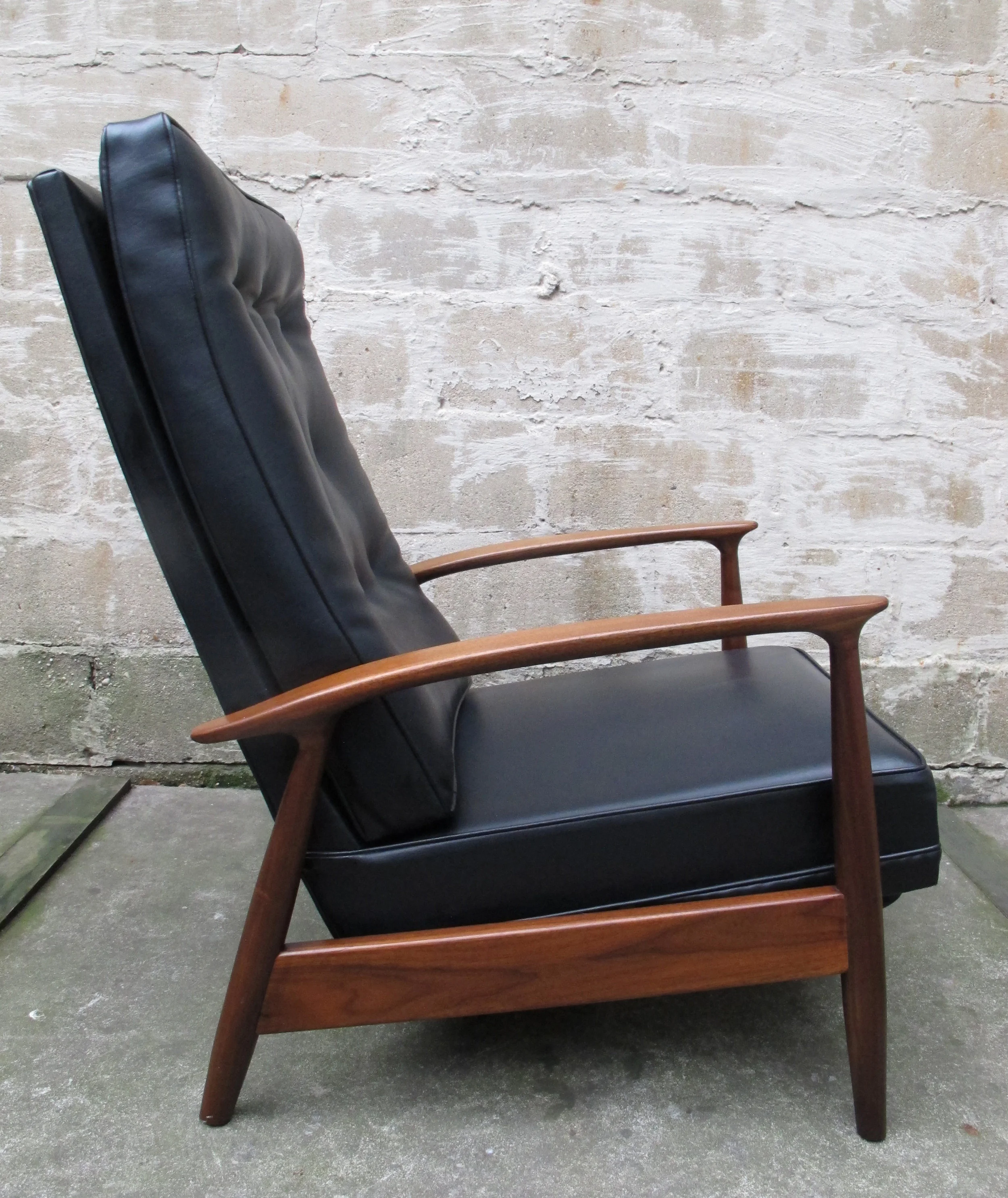 MID CENTURY MILO BAUGHMAN RECLINER BY THAYER COGGIN