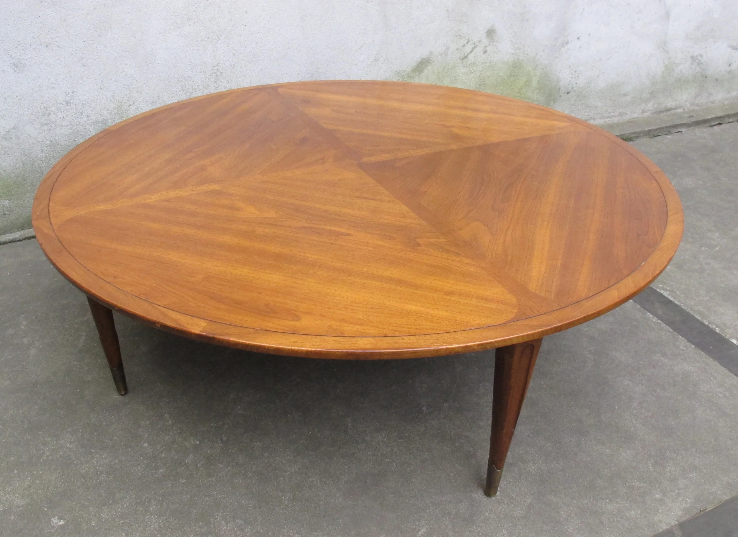 MID CENTURY MODERN ROUND COFFEE TABLE BY IMPERIAL