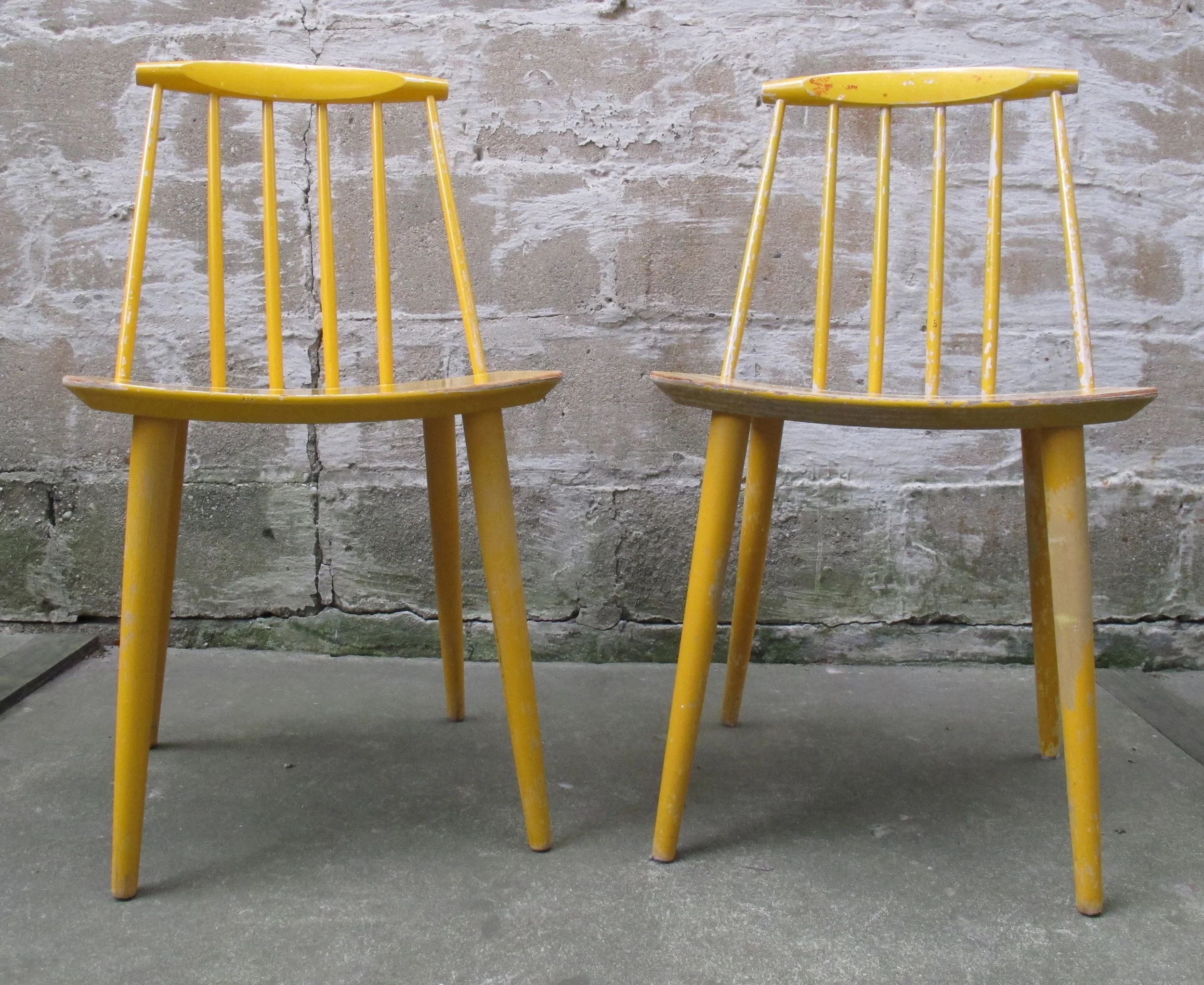 PAIR DANISH MODERN SPINDLE BACK SIDE CHAIRS MODEL J77 BY FOLKE PALSSON