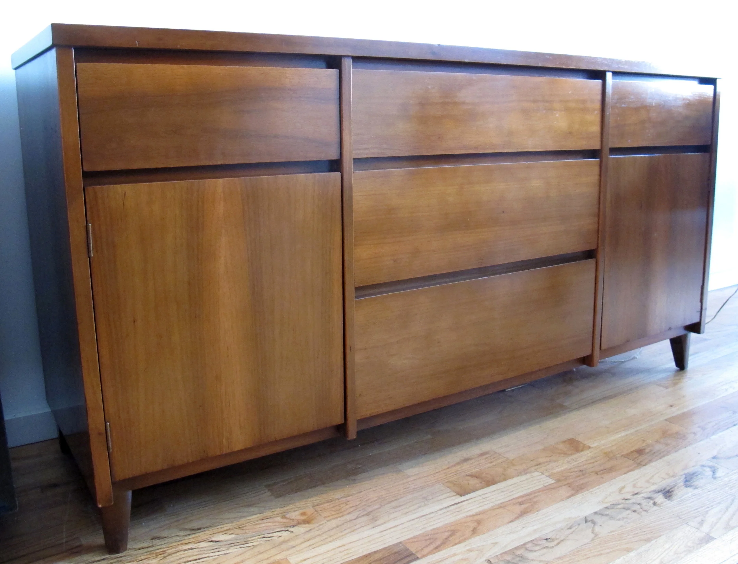 MID CENTURY WALNUT SERVER BY STANLEY