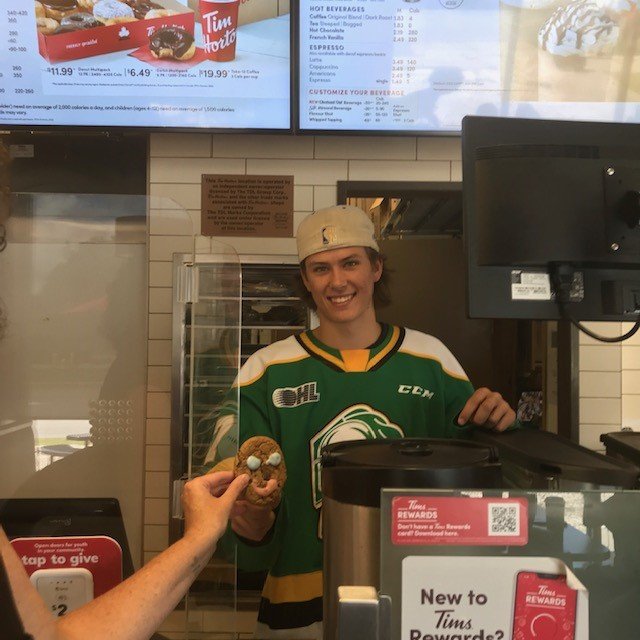 6 London Knights selling cookies!.jpeg