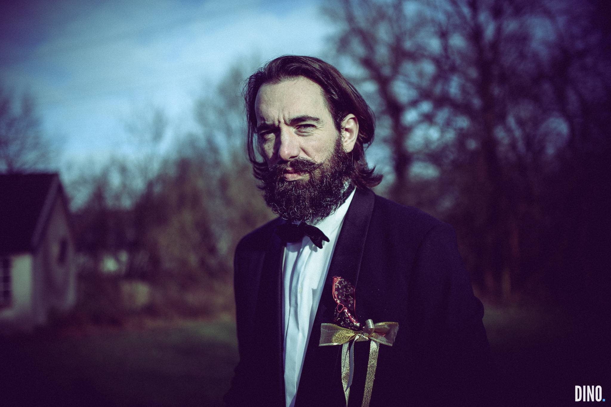 Fürst John, Träger des Goldenen Geschenkbandordens.