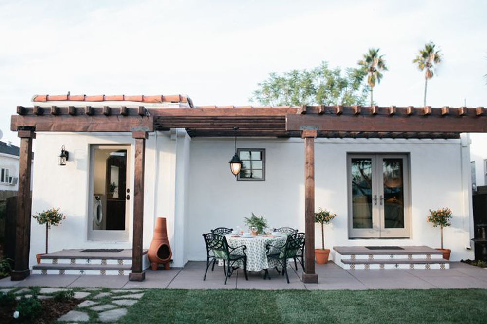AmericanDreamBuilders-Ep3-Blue-Backyard.jpg