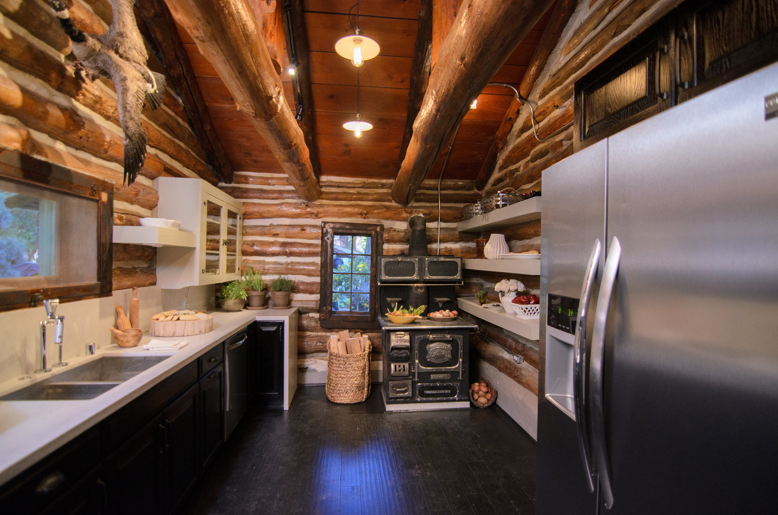 AmericanDreamBuilders-Ep4-Red-Kitchen.jpg