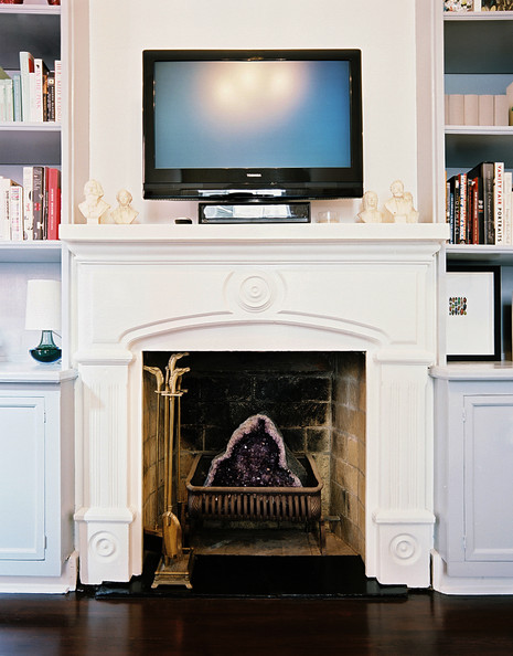 tv-above-fireplace-lonny.jpg