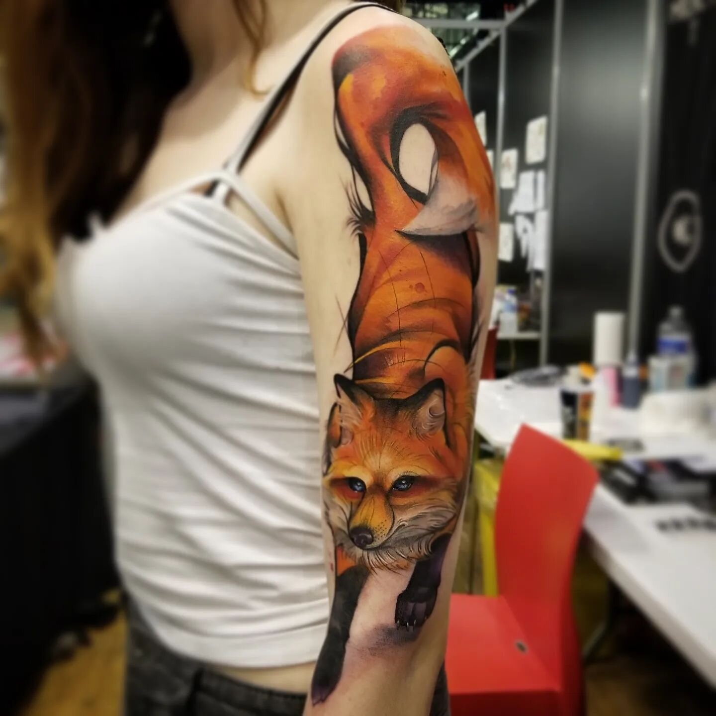 🦊International Fox🦊 are you guys over Fox tattoos? Too bad cus here's another one by me. This was done at the Le Mondial du Tatouage convention in Paris several years ago! One shot, one 🦊 
.
I can't wait to return to Paris next year for @tattoopla