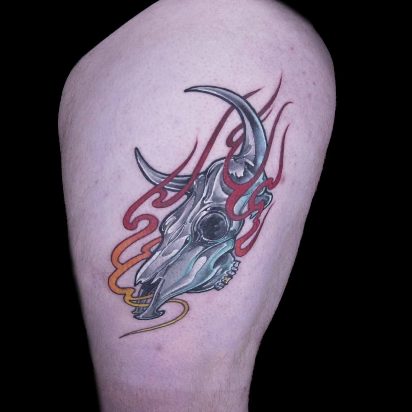 🚨SPOILER🚨
.
✨️SHINY✨️ : Episode 4 of @inkmaster on @paramountplus was a pretty fun one. The flash challenge had us outdoors, making something new and innovative out of recyclable materials! The OGs really crushed this one! 
.
The tattoo was a super