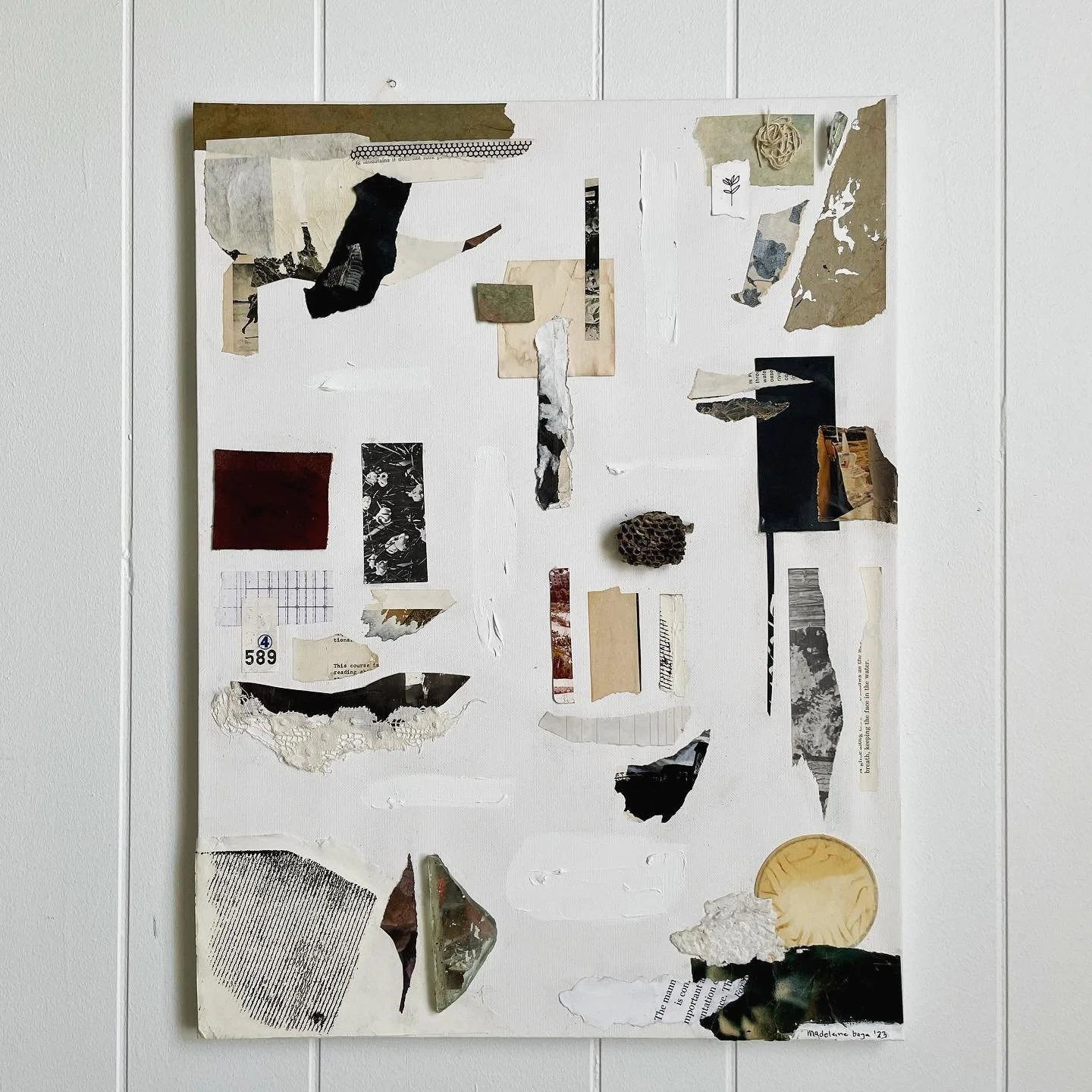 First piece completed in my new studio space ✔️
Mindscape 〰️ acrylic, paper, glass, lace, leather, string, wasp nest, snakeskin on canvas