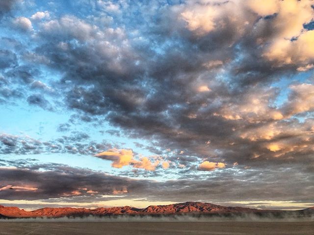 Desert sunset .
.
.
.
.
 #naturephoto #main_vision #landscape_captures #awesome_earthpix #natureaddict #rsa_rural #awesomeearth #nature_brilliance #EarthVisuals #artofvisuals #welivetoexplore #natureaddict #naturediversity #ourplanetdaily #earth_delu