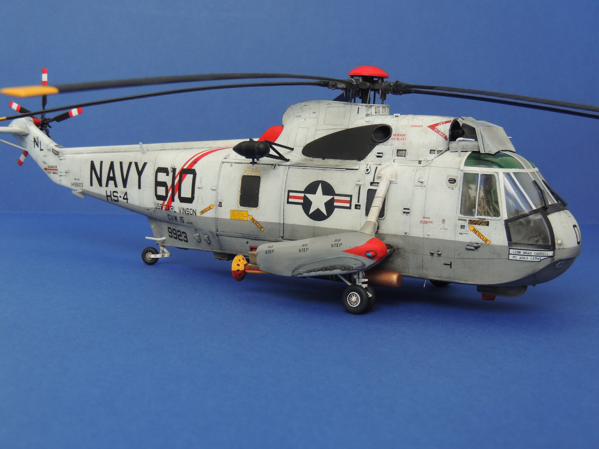 - Trumpeter 1:350 SH-3H Sea King Helicopter TRU06214 6 pcs 