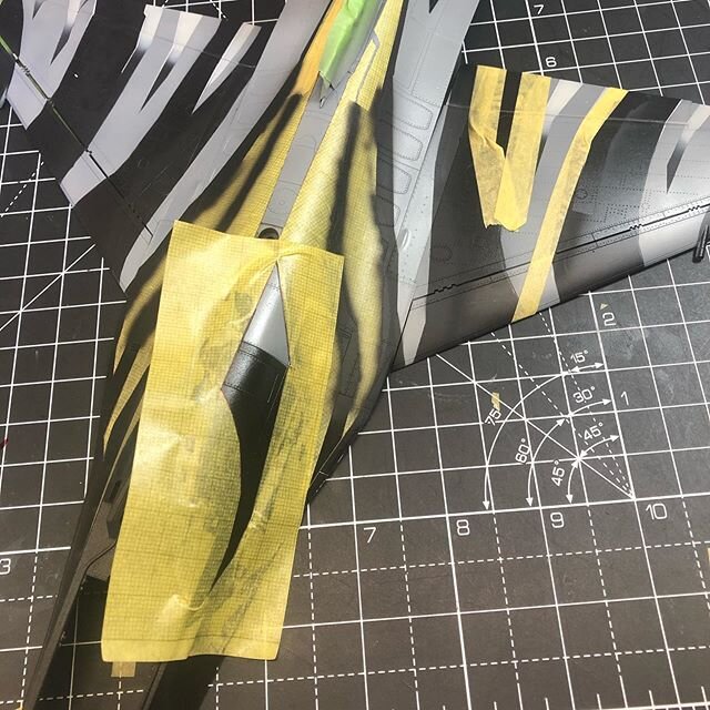 Wip 1/32 Tamiya F-16 a bit more masking today #usn #usnavy #usaf #royalairforce #greekairforce #darkfalcon #redarrows #russianairforce #scalemodelworld #smithsonianmuseum #duxfordairshow #duxford