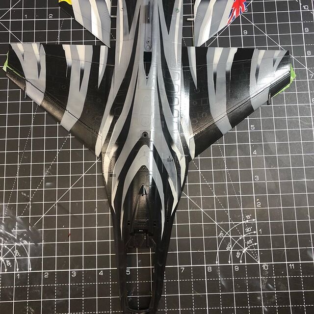 1/32 Tamiya F-16 Dark Falcon, top part done #usn #usnavy #usaf #royalairforce #smithsonianmuseum #duxford #duxfordimperialwarmuseum #duxfordairshow #russianairforce #darkfalcon #belgianairforce #scalemodelworld #airfixmodel #tamiyausa #trumpeter #rev