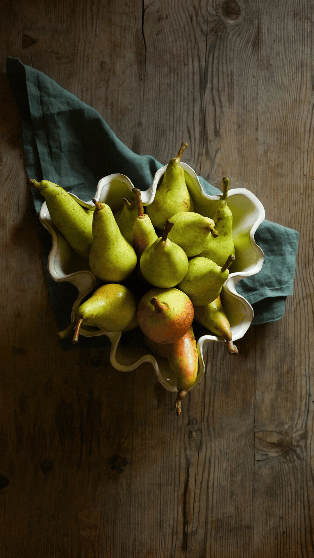 a pear appears_14.gif