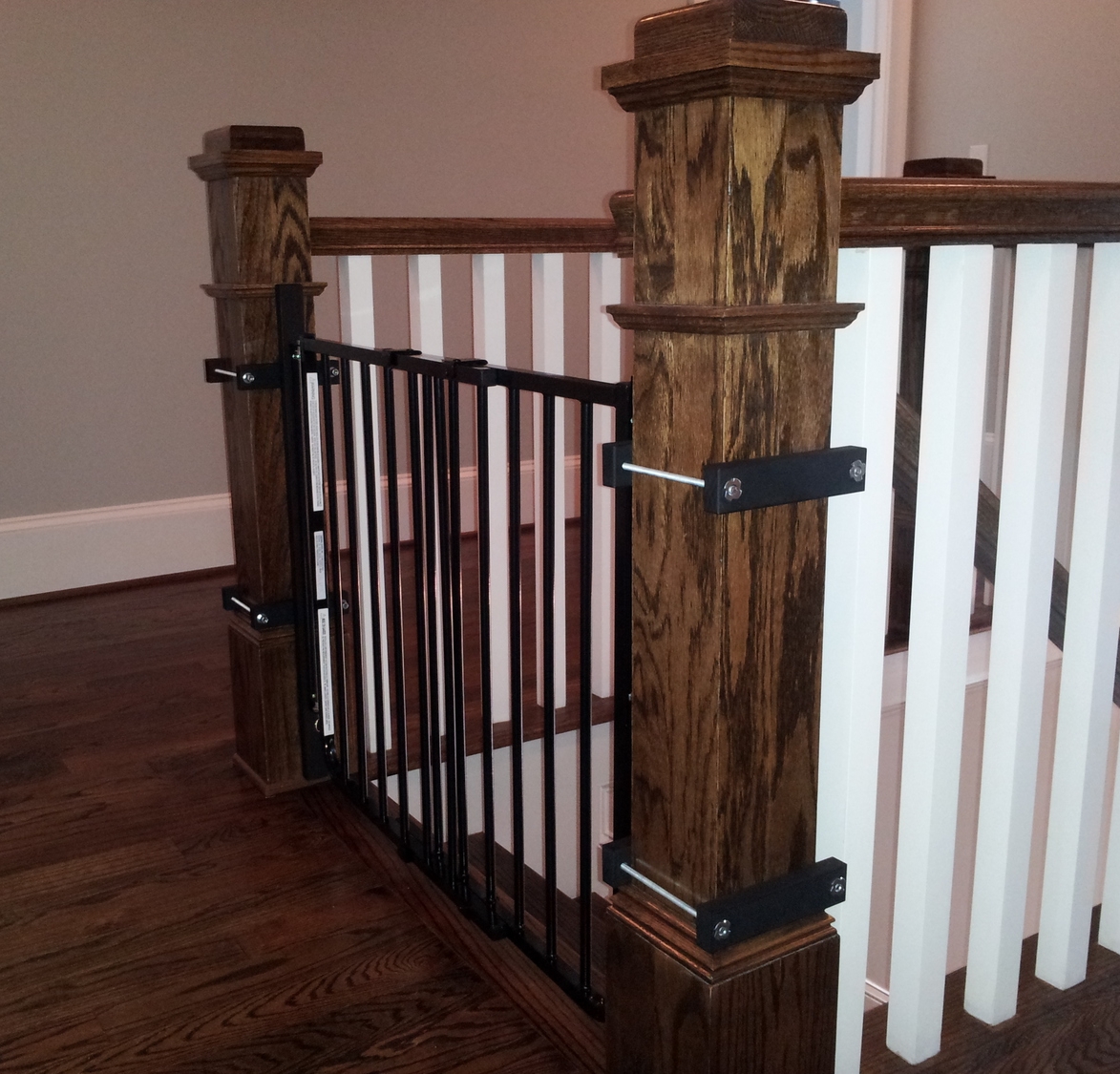 banister child gate