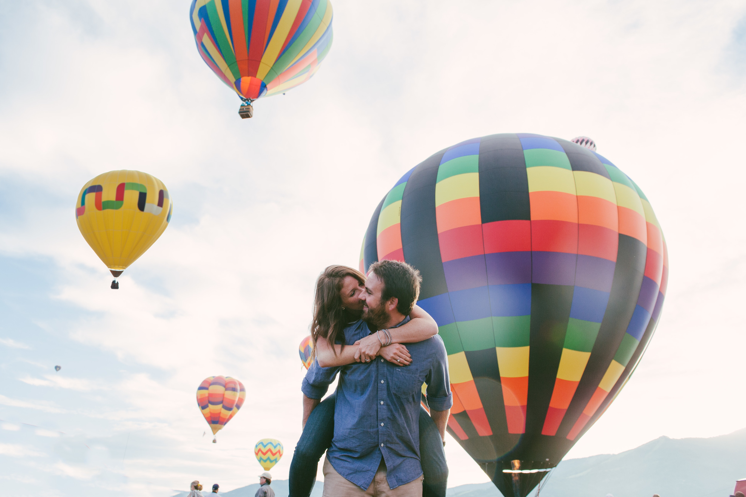  steamboat engagement photographer, hot air balloon rodeo in steamboat, steamboat hot air balloon rodeo, colorado hot air balloon rodeo, hot air balloon engagement, hot air balloon fiesta, hot air balloon proposal, hot air balloon engagement session 