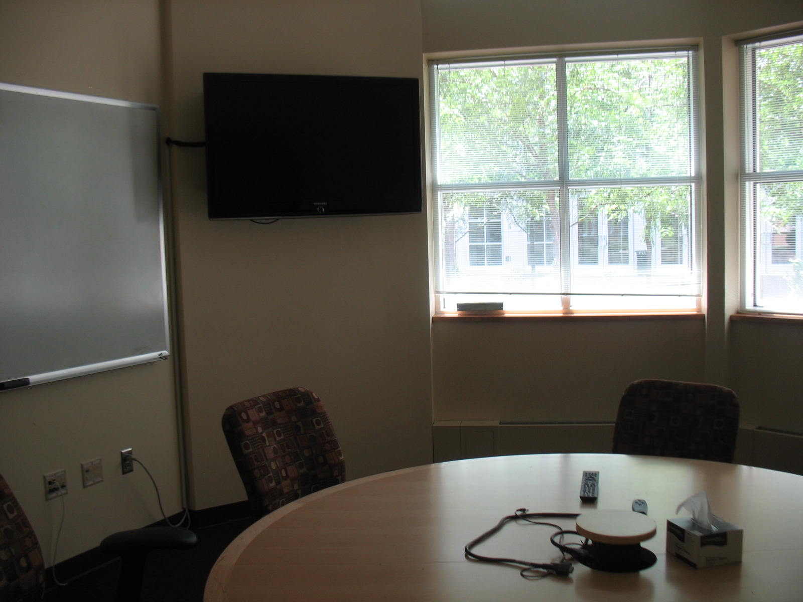  Each floor has an easily accessible conference room for group research meetings or journal clubs. these rooms have both a whiteboard and a projector to facilitate presentations. 