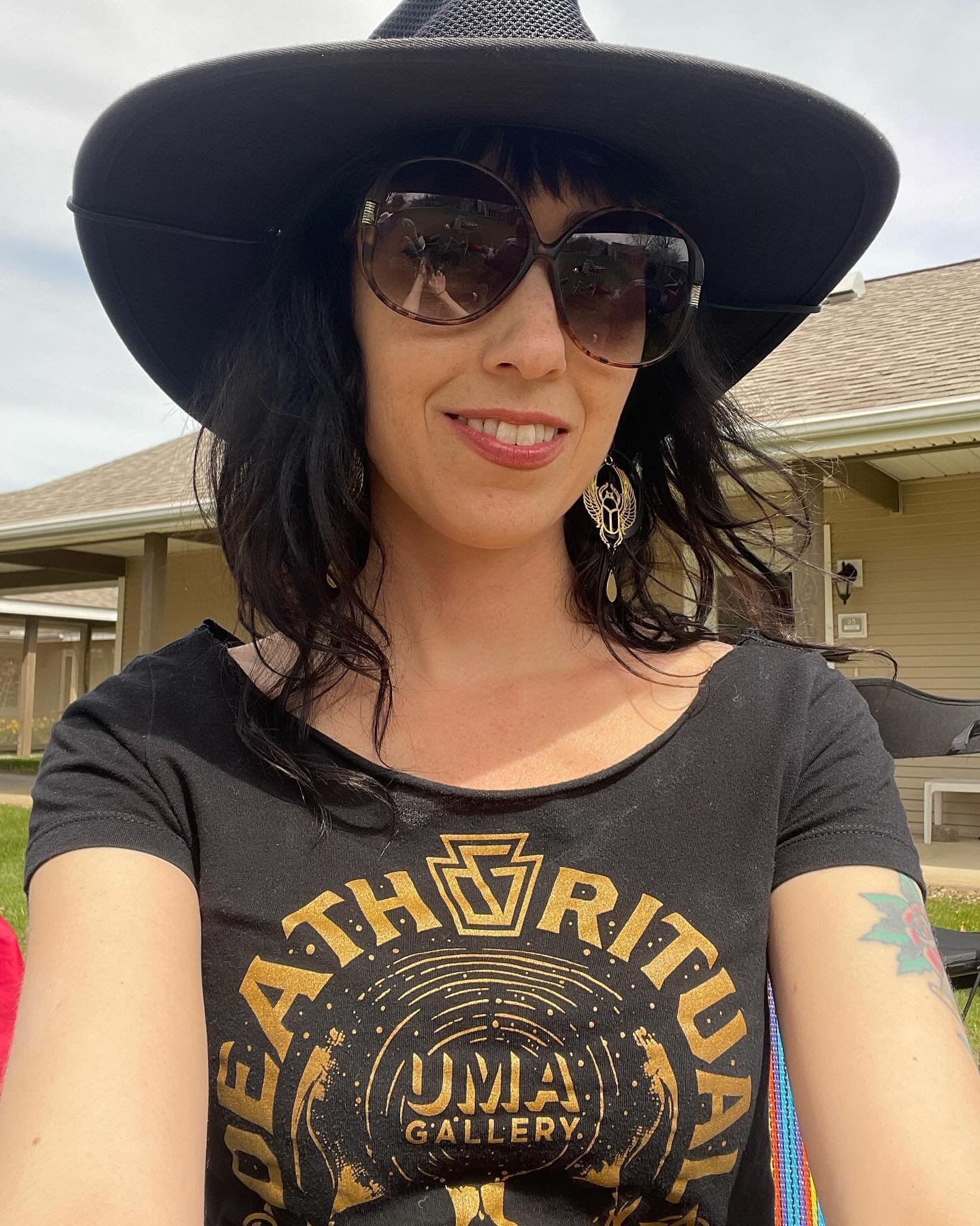 Happy eeeklipse 🌝 The ancient Mayans used obsidian to watch the eclipse but I&rsquo;m not sure if that&rsquo;s ISO approved so I used regular ol glasses.

Death Ritual shirt from @umagalleryoakland and scarab earrings by me symbolizing death and reb