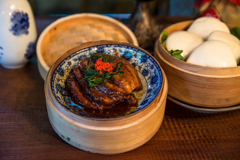 "Kou Rou Bao" Braised Pork Belly with Buns 