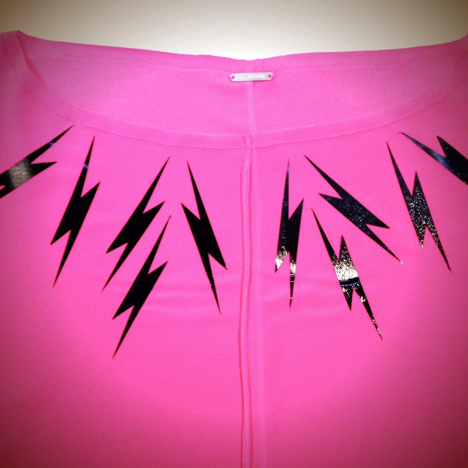 CropTeeBoltPinkDetail2.jpg