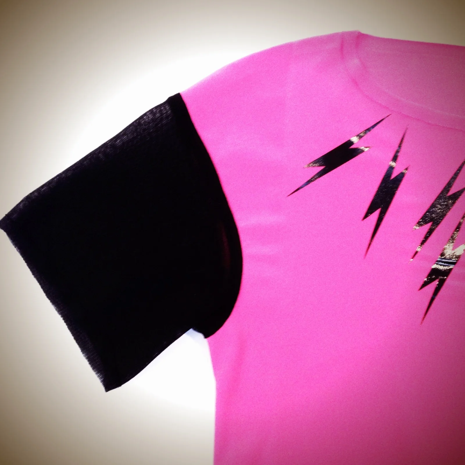 CropTeeBoltPinkDetail.jpg
