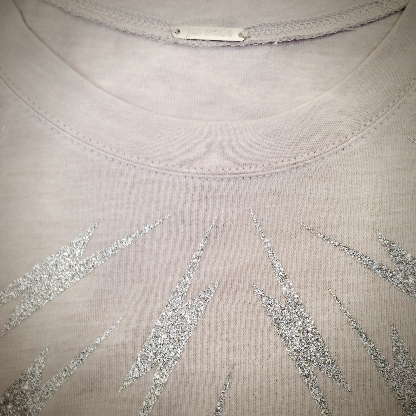 CrewneckTeeSilverArrowsSilverDetail.jpg