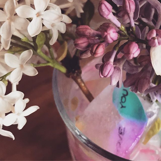 💕💙 notes on ice #happymothersday #lilacs #daughterlove 💘