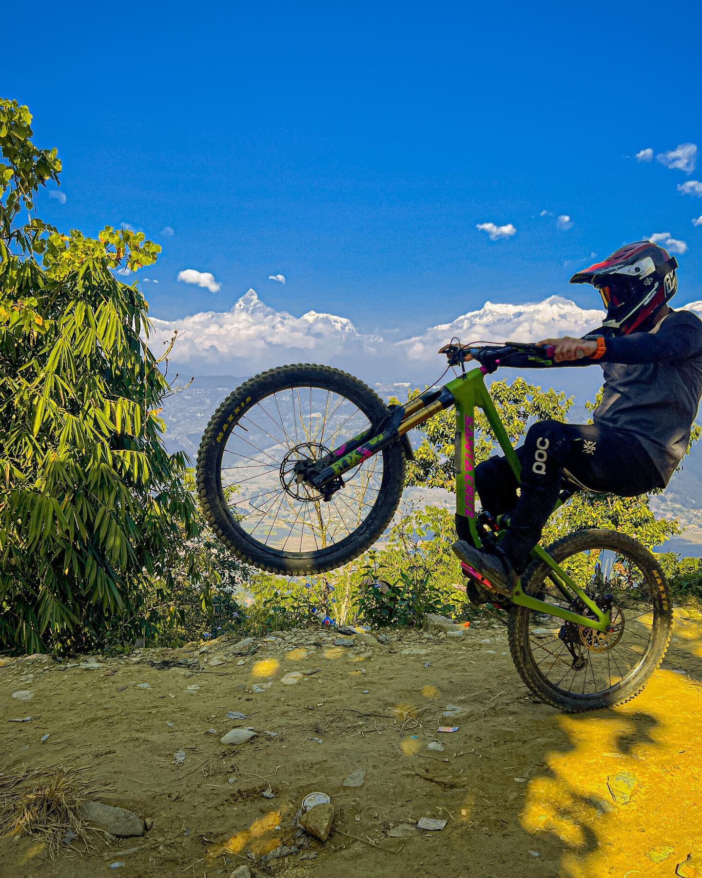 If you haven&rsquo;t ridden in Nepal then you haven&rsquo;t really ridden . #jonsnow 
.
.
.
.
.

#annapurna #fishtail #himalayan #nepaltravel #nepaltrip #pokhara #pokharanepal #travelnepal #everest #highmountains #himalaya #himalayasnepal #nepal #mtb