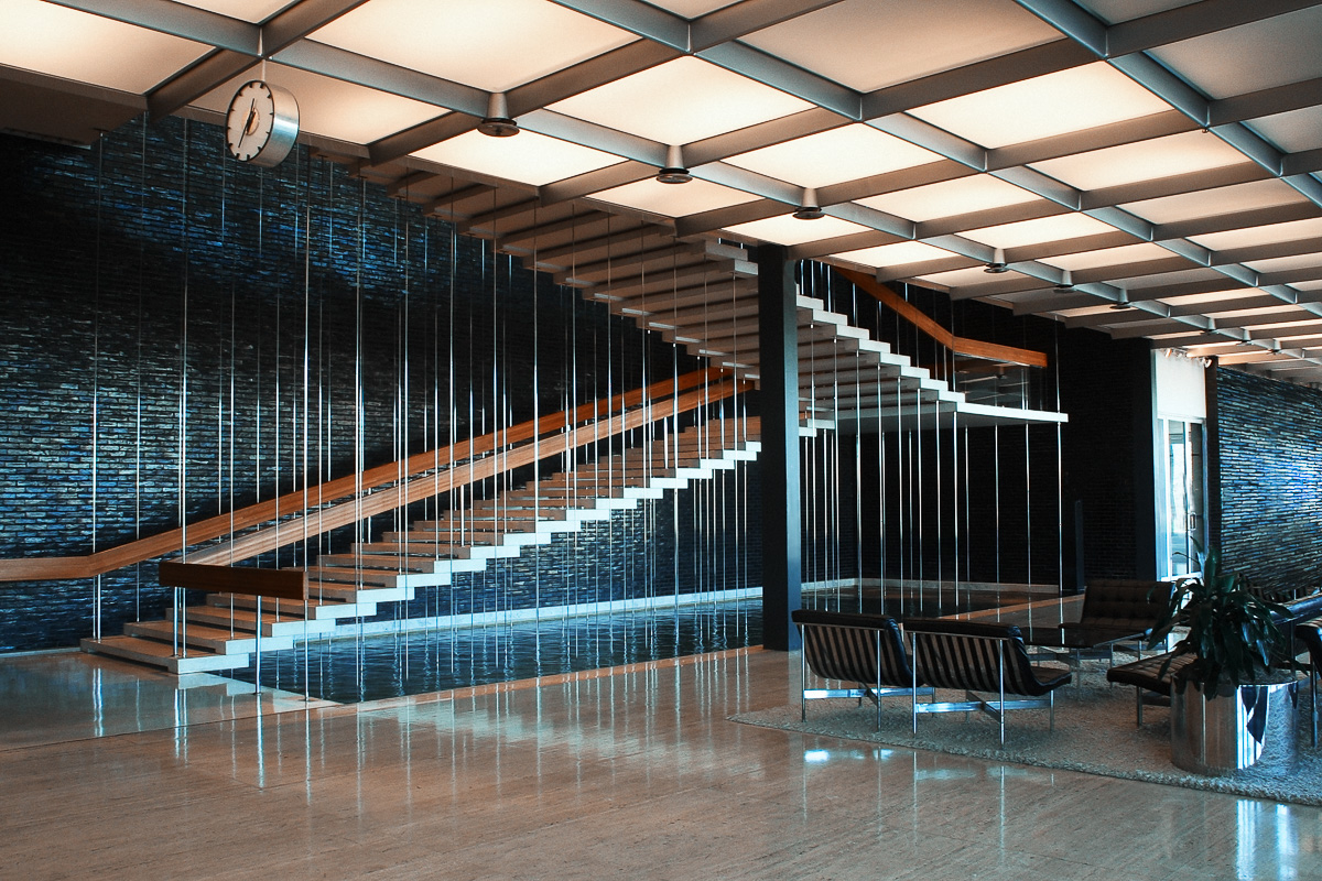gm-warren-techcenter-lobby.jpg