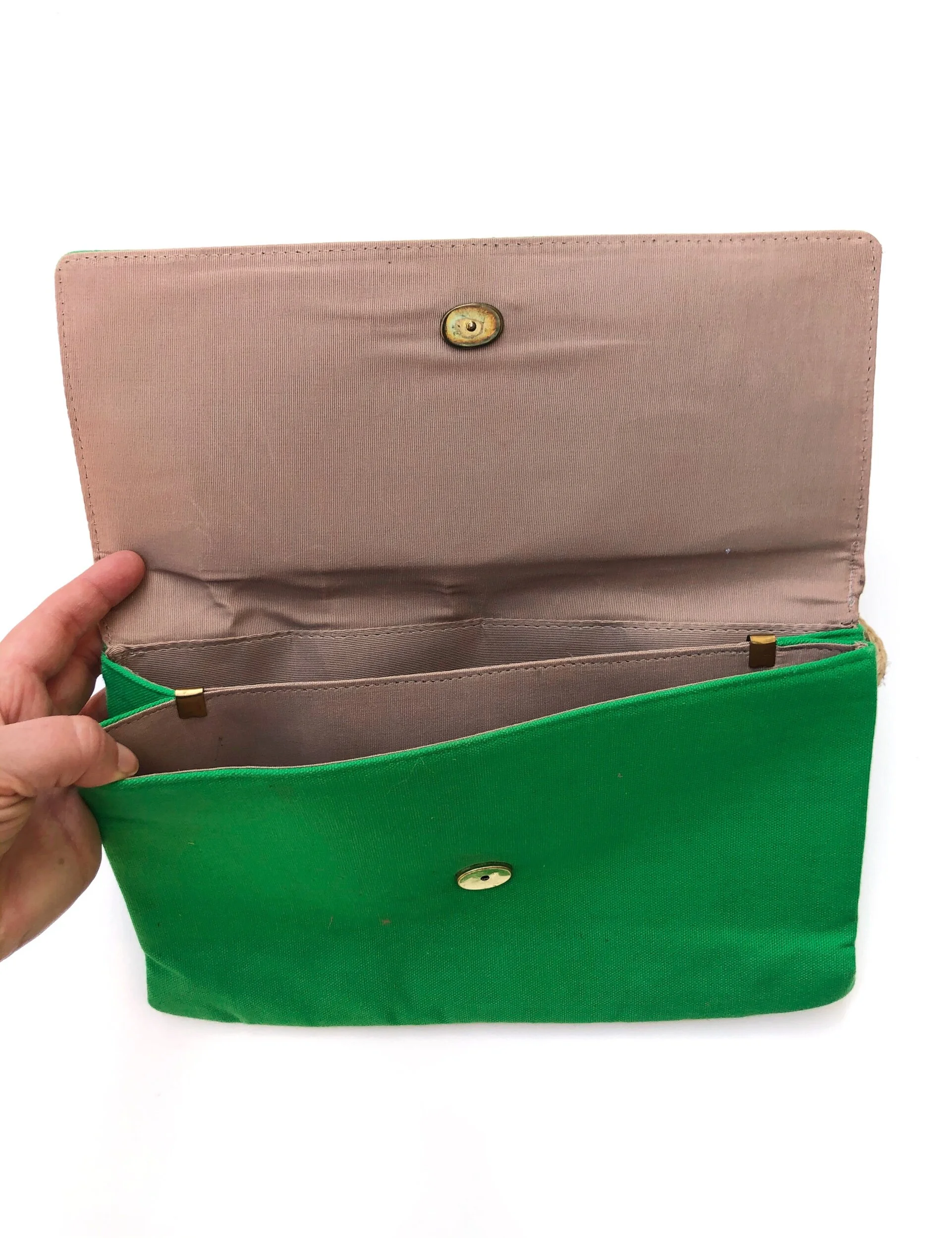 BBA8CF63-F520-4504-BAEC-76528391C93B