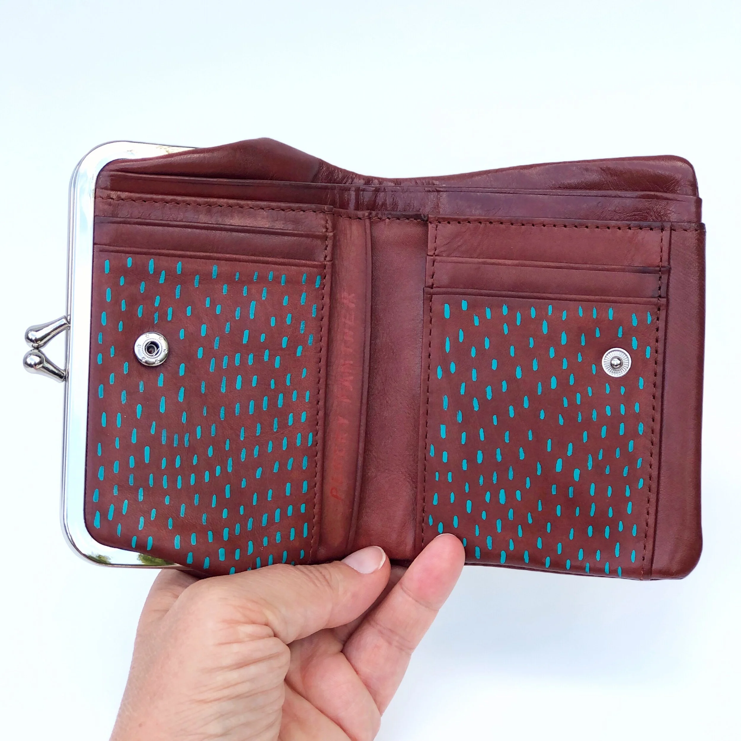 C0DB03B5-AF2F-4D88-84EF-BEA356E4377A