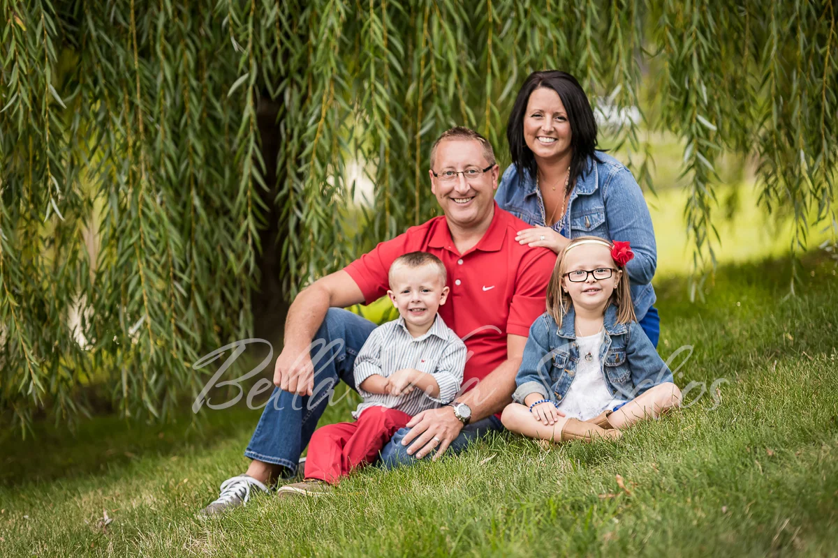 fort-wayne-family-photographers-photography-portraits-photos-location-outdoor-group-1043.jpg