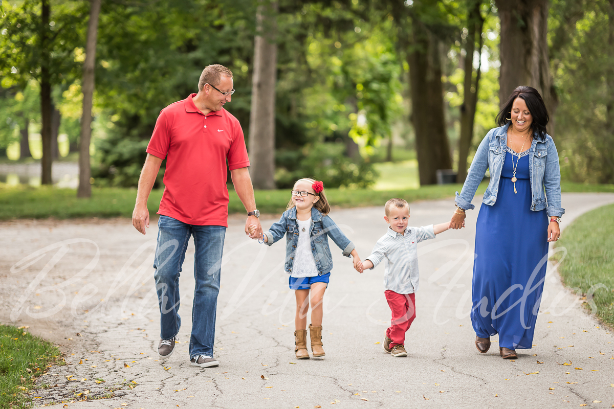 fort-wayne-family-photographers-photography-portraits-photos-location-outdoor-group-1038.jpg