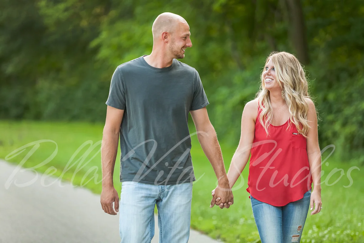wedding-photographers-in-fort-wayne-indiana-photography-20150905-engagement-session-downtown-outdoor-1032.jpg