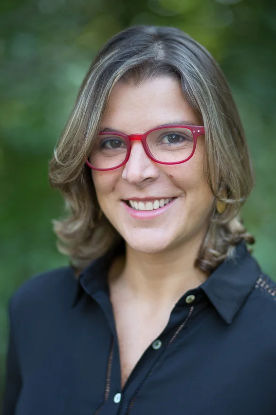 Laura Romero (Sunset Club - Elementary) Laura Romero joined the staff at Sunset Hills Montessori School in 2012 as our Elementary Assistant and Spanish Teacher. After a year of working with the students, learning about and falling in love with the Montessori method she decided to pursue further training at the Barrie Institute in Silver Spring, MD. While going to school and continuing to support the Lower El Classroom, Laura successfully completed the Lower Elementary Lead Teacher program. She now puts her skills and passion to good use every day as the Lower Elementary Lead Teacher.