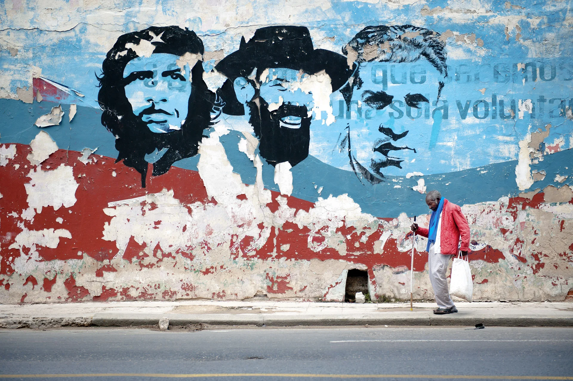 Cuba-Havana-Travel-Old-Man-Revolution-Che-Mural-Jason-Bax.JPG