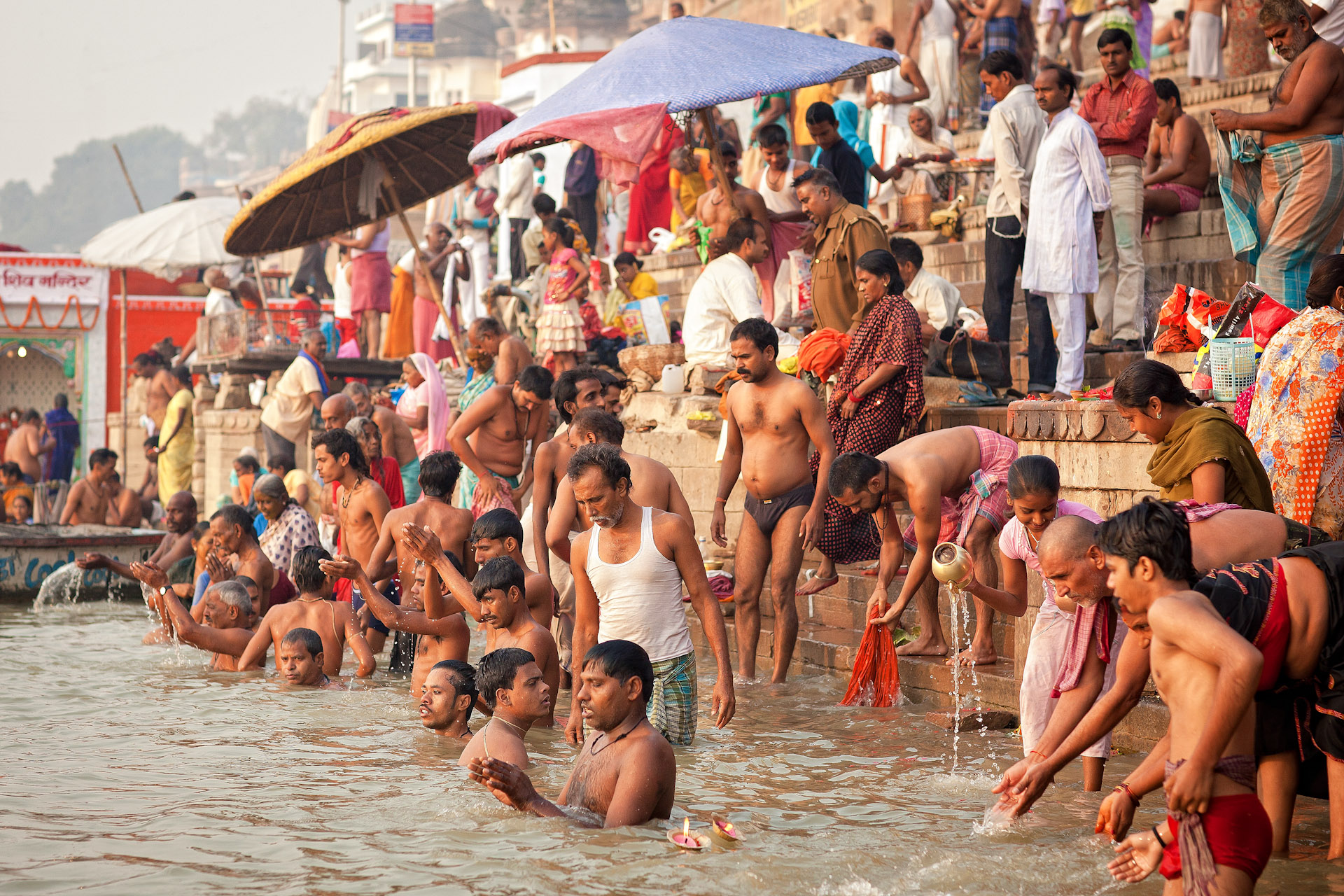 India-Travel-Varanasi-Ghats-Bath.JPG