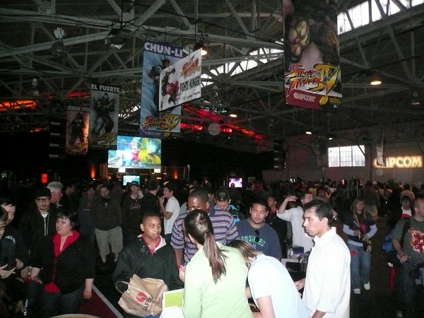 esports GameStop 2009 SFIV Crowd.jpg