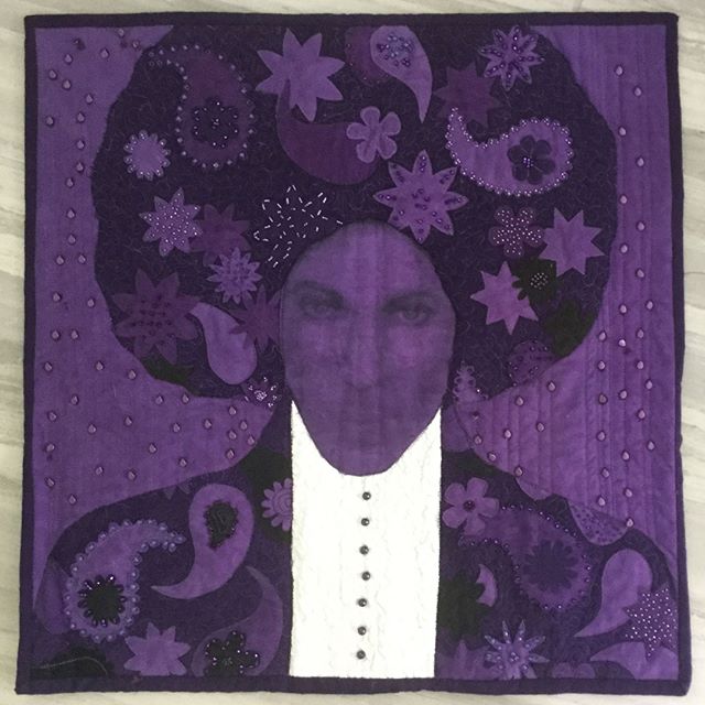 This portrait quilt by our President Marti Austin will be on display at our show (October 4-5, 2019, in Libertyville, Illinois).
#VQshow2019 #QuiltsfromtheVillage #quilting #quilt #sewing #quiltshow #VillageQuilters #VillageQuiltersLBLF #theartistformerlyknownasprince