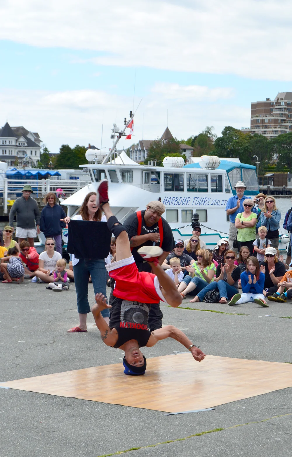 Go: The Victoria International Buskers Festival