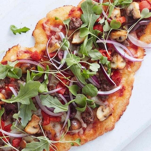 Memories of KetoZah!  This great pizza recipe has a crust made of cheese!  Check out this recipe and many more @cleaneatingmag image @darrenkemper props @the props #keto #ketomeals #banting #pizza #healthylifestyle #slimming #cheesecrust #arugula #re