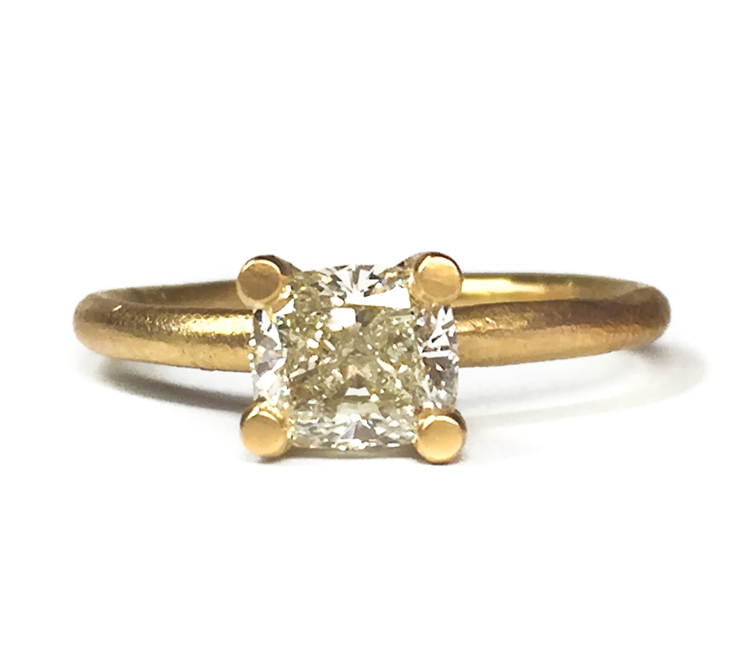 18carat-yellow-gold-cushion-cut-diamond-solitaire-engagement-ring-(solo).jpg