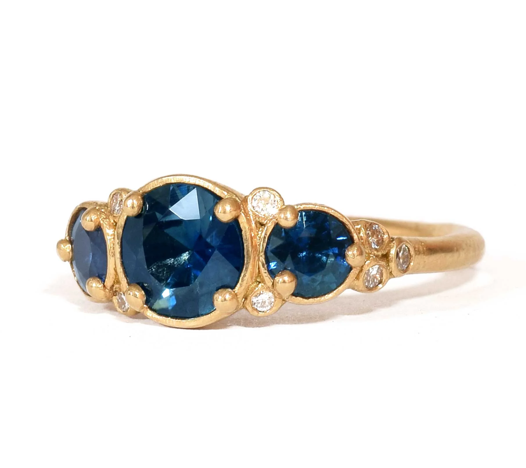 Fine+Blue+Sapphire+Yellow+Gold+Engagement+Ring+Diamonds-(Side).jpg