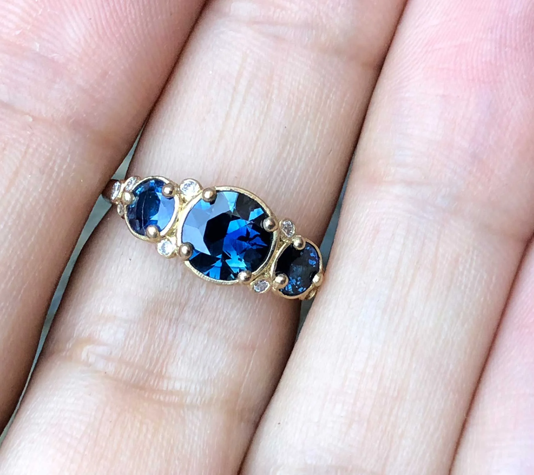 Fine+Blue+Sapphire+Yellow+Gold+Engagement+Ring+Diamonds-(Hand).jpg