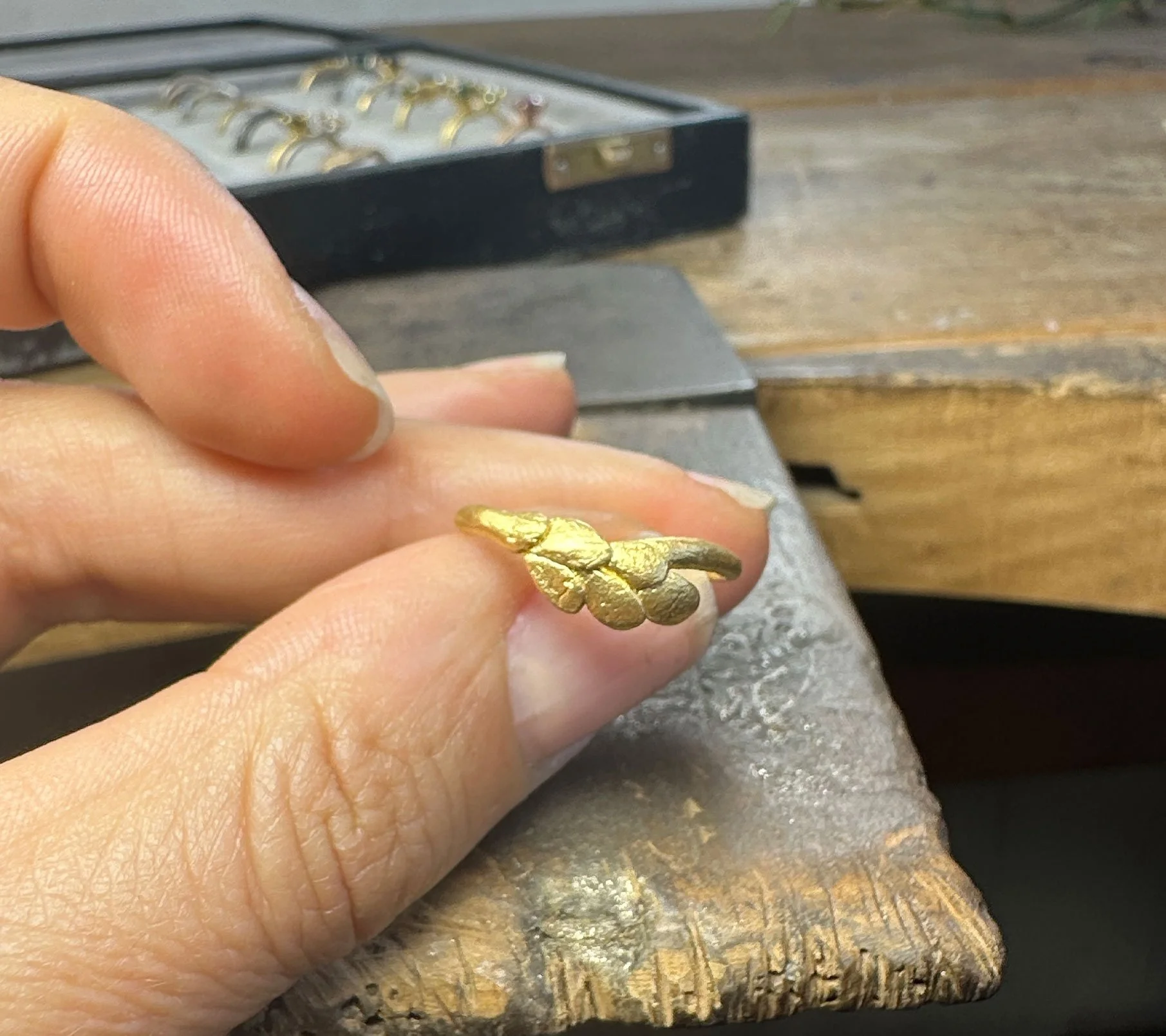 Wheat-Sheaf-22ct-Hand.jpg