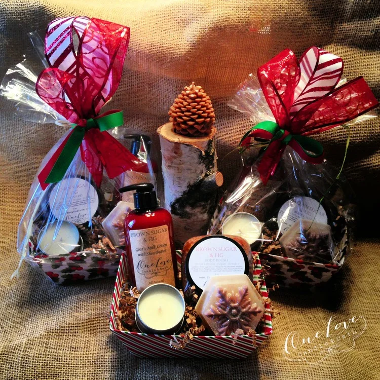 Medium Gift Basket - Christmas.jpg
