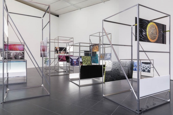 Hannah Sawtell, Vendor, 2012, installation views, Bloomberg Space, London