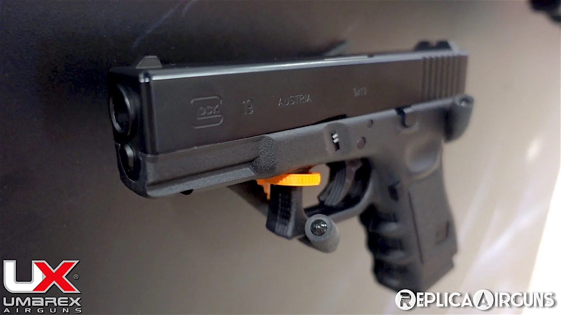 SHOT Show 2018 Umarex BB Glock 19.jpg