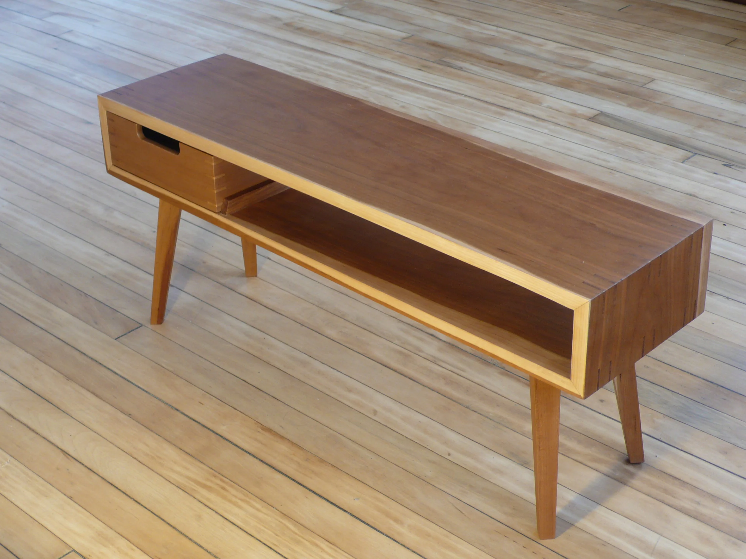 CASE COFFEE TABLE